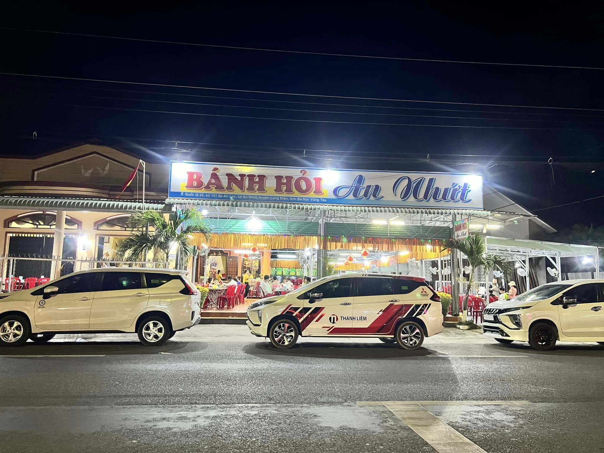 Quán An Nhứt có không gian rộng rãi, thoáng mát và sạch sẽ